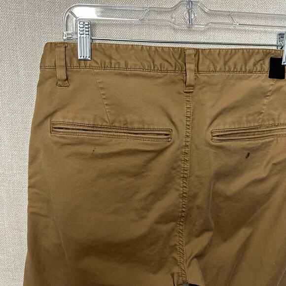 Vuori Khaki Pants Men's Size Medium - Picture 9 of 10